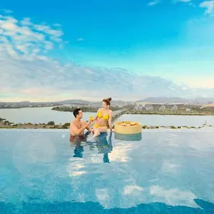 Rhm Luxury And Da Nang